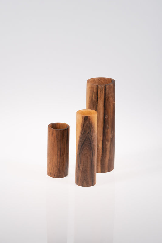 Petit trio de vases en bois de noyer